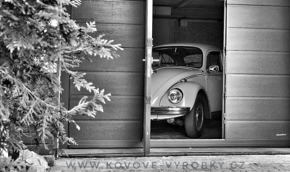 VW Brouk v garáži
